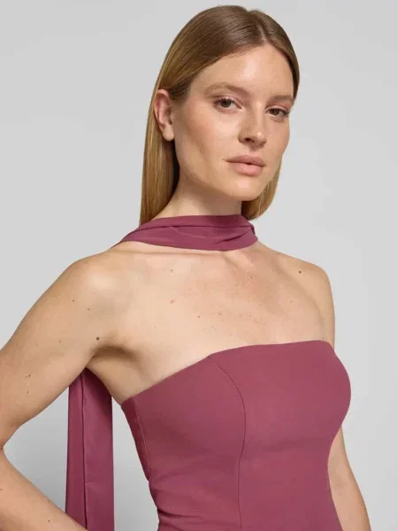 Sukienka koktajlowa w stylu off-shoulder Hey Kyla