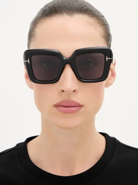 Солнцезащитные очки Tom Ford черные