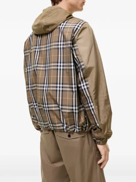 Geacă Burberry în carouri cu glugă maro