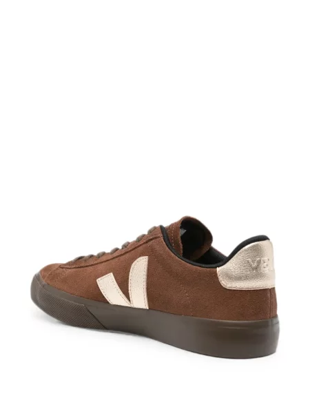 Szarvasbőr sneaker Veja autogrammal barna
