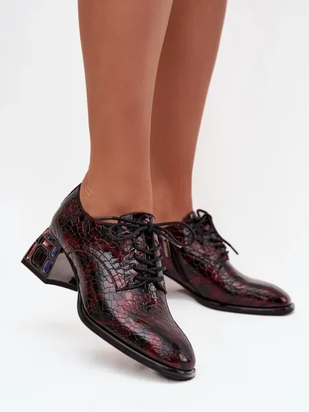 Кожени полуотворени обувки Artiker от лакирана кожа с кристали черно