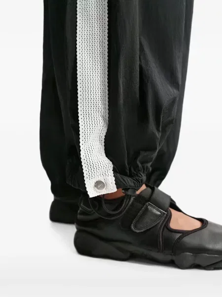 Vestă Nike cu imagine alergare maro