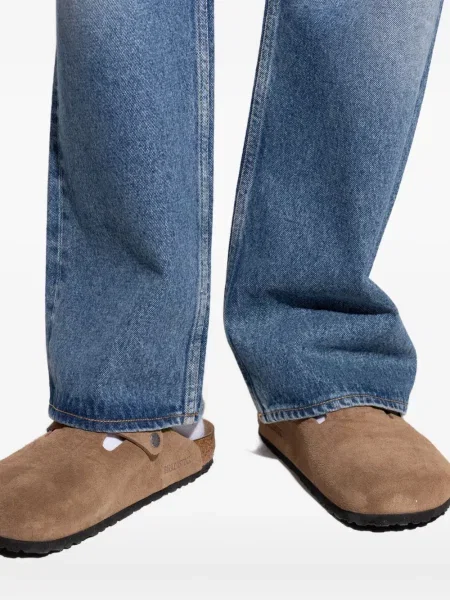 Papuci tip mules Birkenstock din piele de căprioară cu cataramă maro