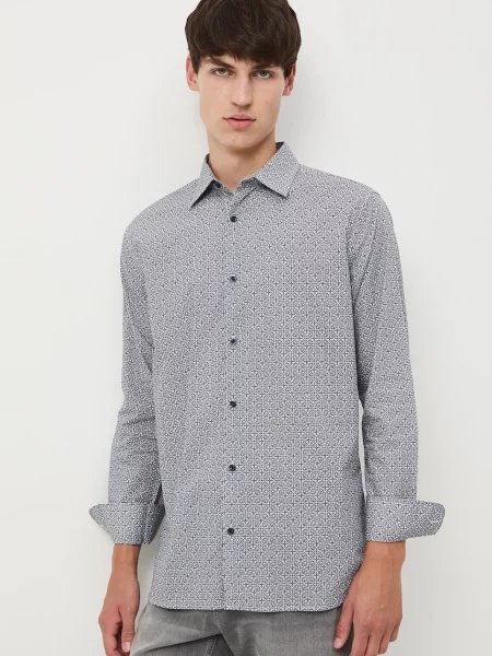 Риза Medicine с кройка по тялото с класическа яка бежово