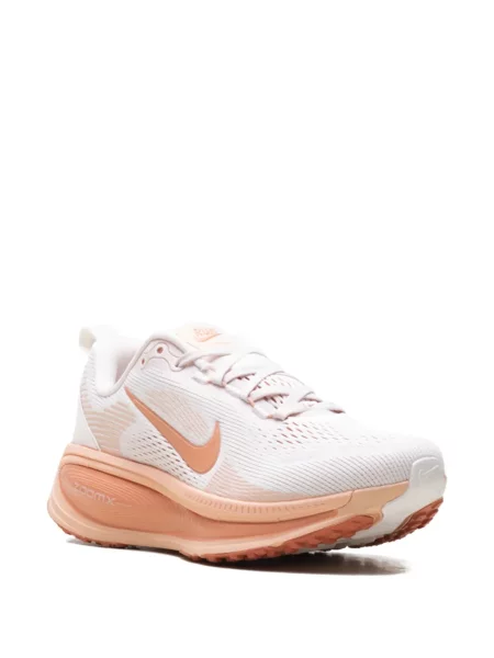 Nepaminkštintas sportbačiai Nike Vomero balta