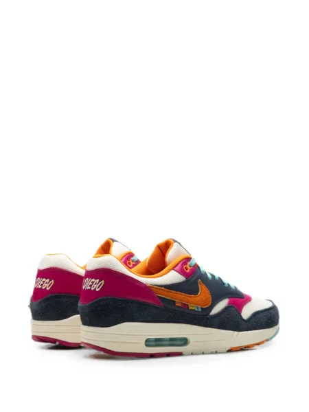 Sneakerși Nike Dunk retro din fleece alergare alb
