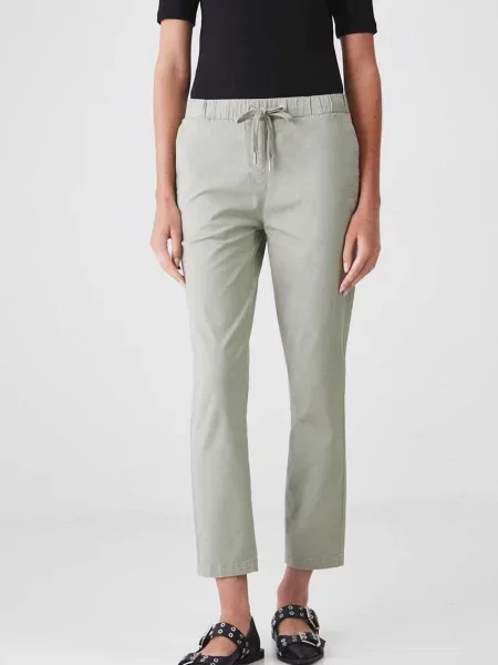 Панталон Medicine с кройка тип чино със стандартна талия зелено