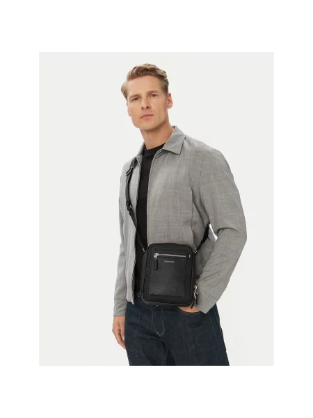 Maža rankinė Calvin Klein Ssnl Raised Logo Reporter juoda
