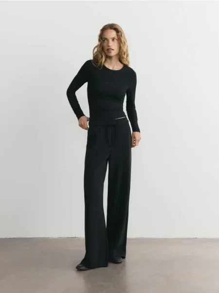 Reserved Tricou cu mânecă lungă cu conținut ridicat de modal negru