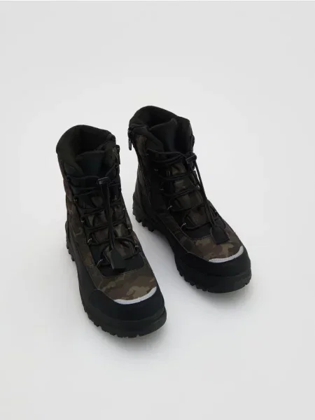 Классические ботинки Reserved на косточках зеленые