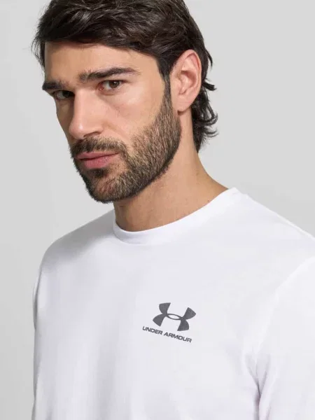 T-shirt o kroju regular fit z nadrukiem z logo model ‘Left’ Under Armour biała