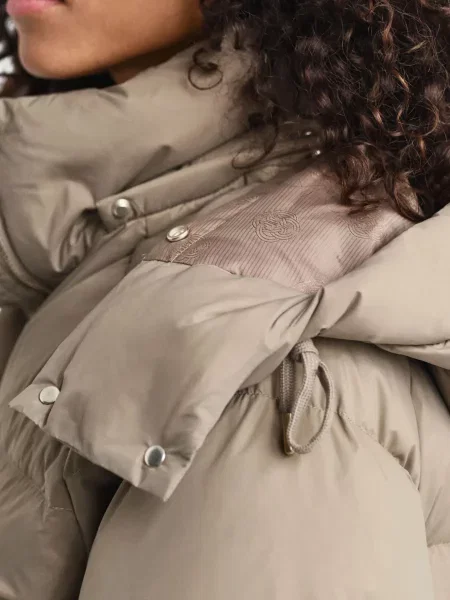 Пуховик Gant бежевий