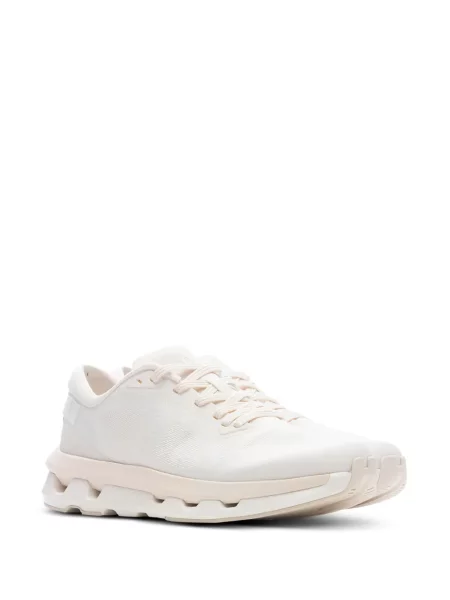 Sneakerși On