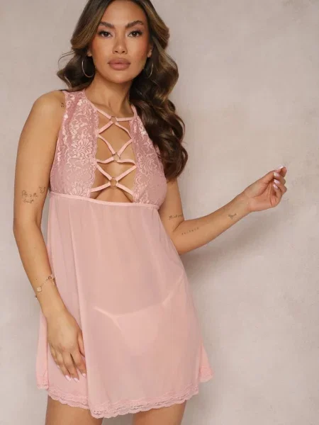 Siateczkowa Koszula Nocna ze Stringami z Ozdobnymi Paskami i Koronką Przy Dekolcie Torinda różowa