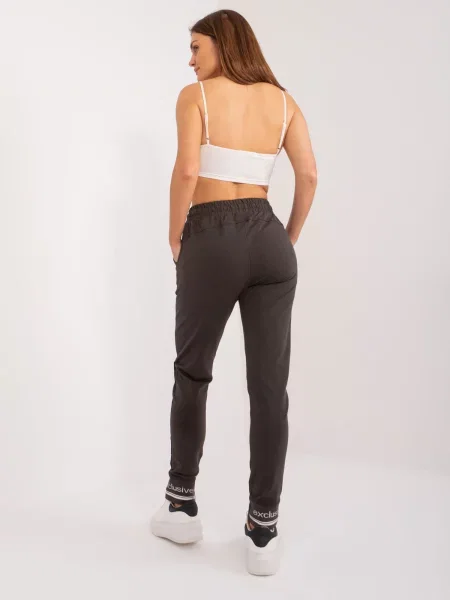 Pantaloni sport Relevance maro