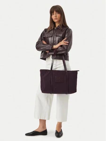 Kabelka Calvin Klein Medium Tote Bordová