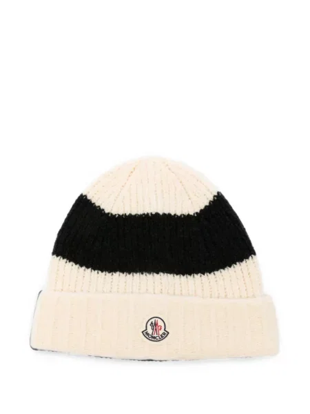 Căciulă Moncler cu autograf