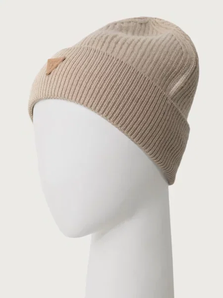 Шапка Guess бежово