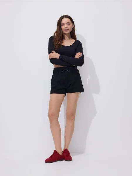 Reserved Pantaloni scurți din negru