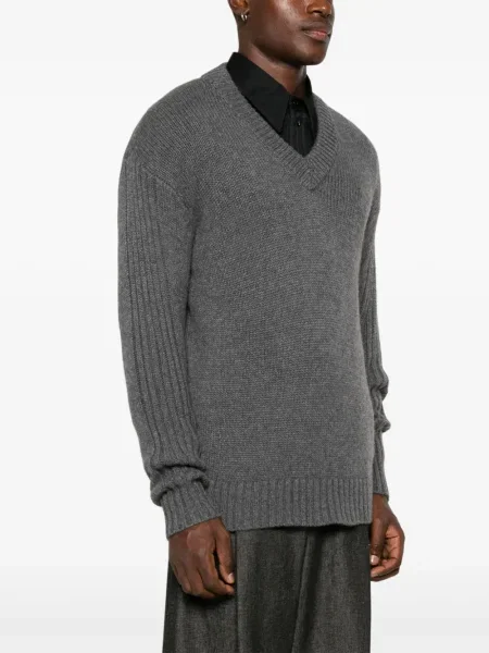 Пуловер Lisa Yang сиво