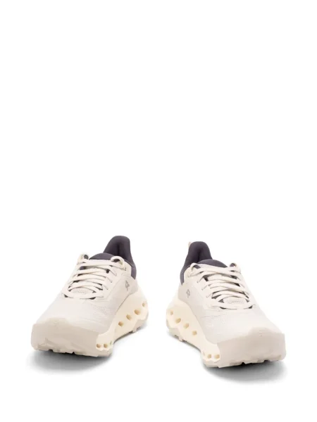 Sneakerși On