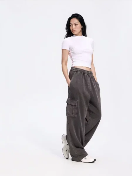 Reserved Pantaloni cu cargo gri-închis gri