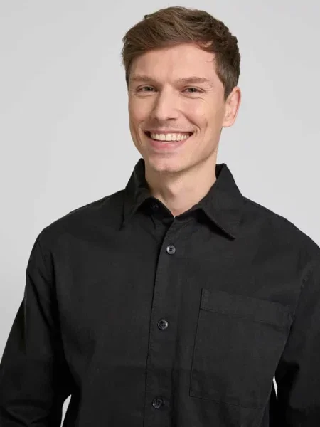 Kurtka koszulowa o kroju regular fit z kieszenią na piersi model ‘ACE THAIS’ Selected Homme czarna