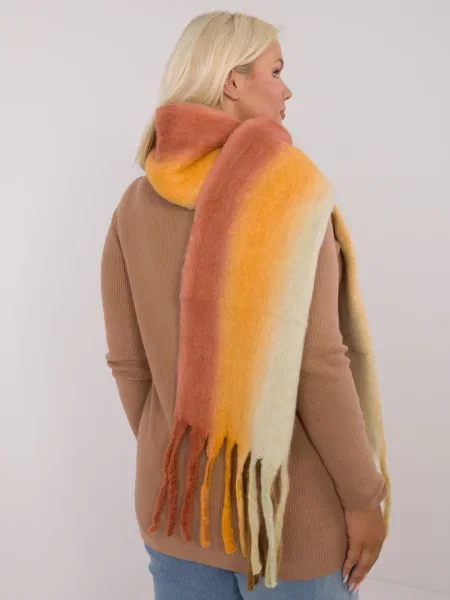 Šál Fashionhunters so strapcami oranžová
