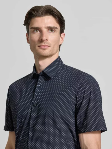 Koszula casualowa o kroju regular fit z kołnierzykiem typu kent model LIAM' Boss