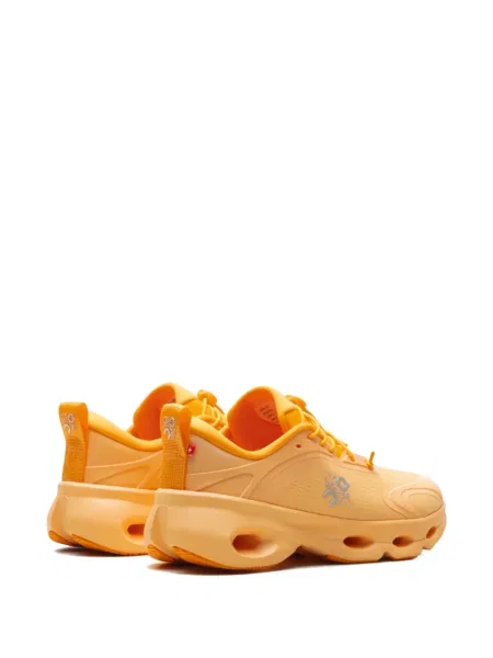 Sneakerși On portocaliu