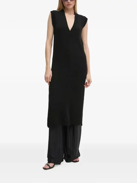 Rochie Sisley fără mâneci cu decolteu în V negru