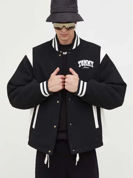 Geacă de blugi Tommy Jeans de lână negru