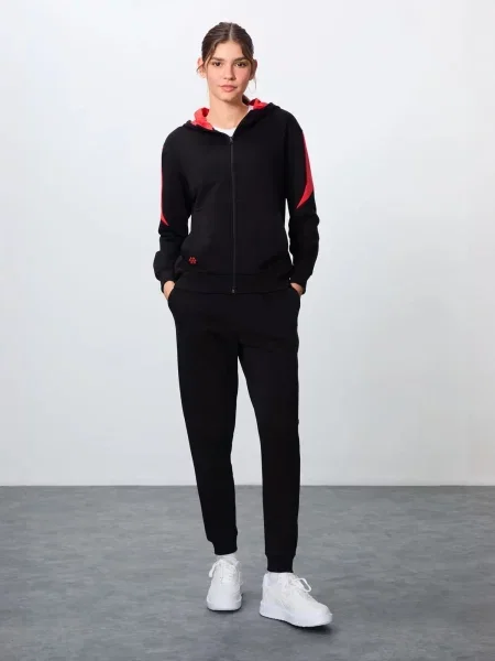 Tommy Life Jogging ruhák piros fekete