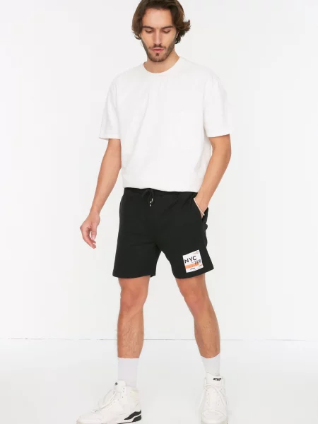 Pantaloni scurți Trendyol cu imagine negru