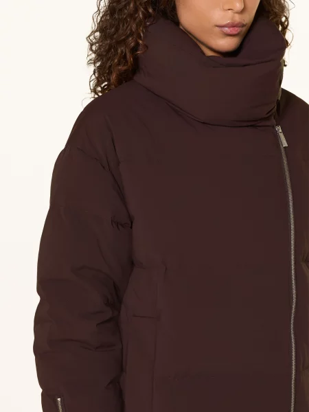Sweaty Betty Peříčkový Kabát Nimbus Cloudweight tmavě hnědá