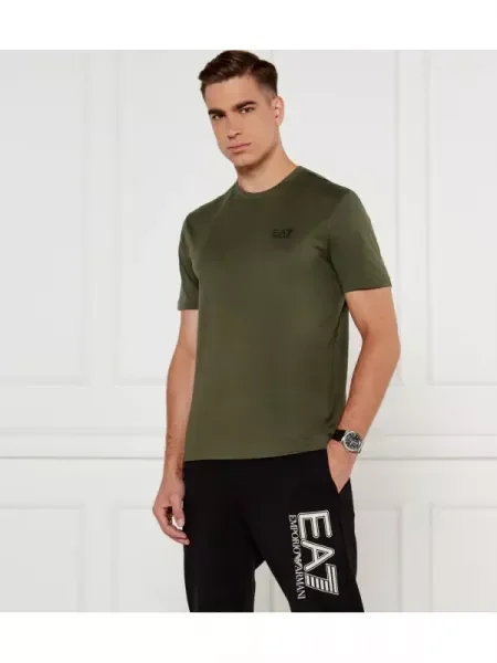 Tricou