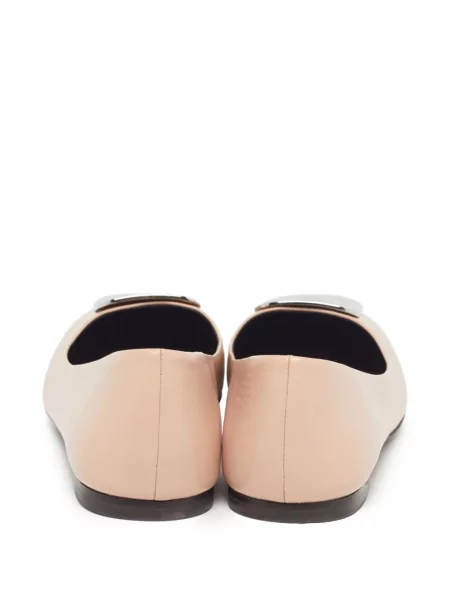 Balerina Tory Burch autogrammal