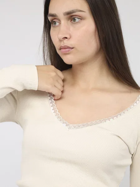 Лонгслів YUKI молочний