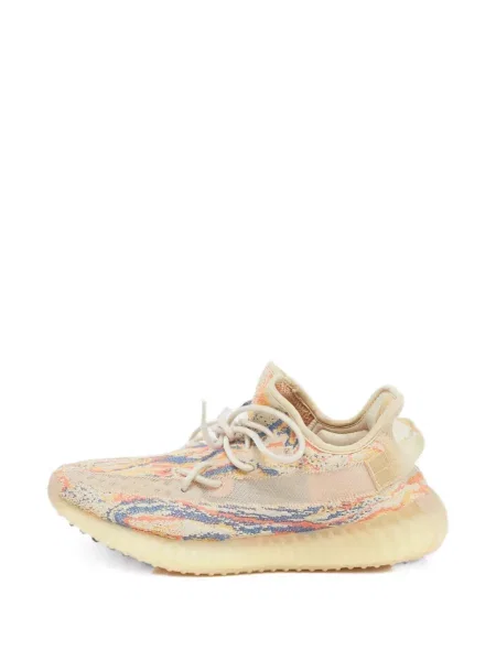 Sneakerși Adidas Yeezy cu șireturi din dantelă