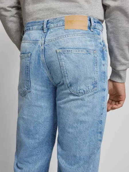 Jeansy o kroju straight fit Essentials Review niebieskie