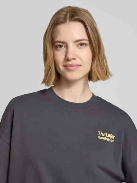 Oversized t-shirt z detalem z logo model Regina' Leger