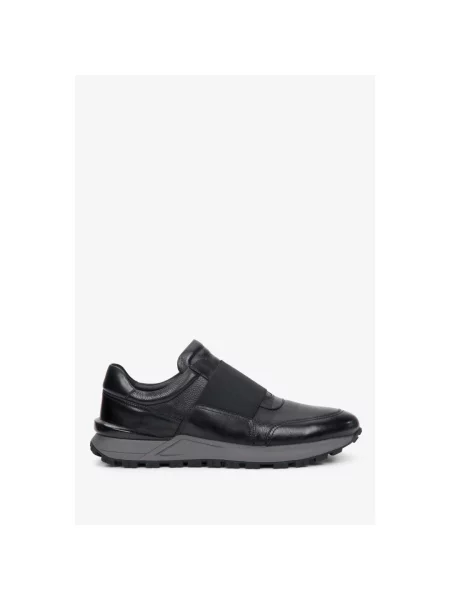 Кроссовки Estro черные