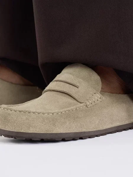 Замшевые шлепанцы Birkenstock бежевые