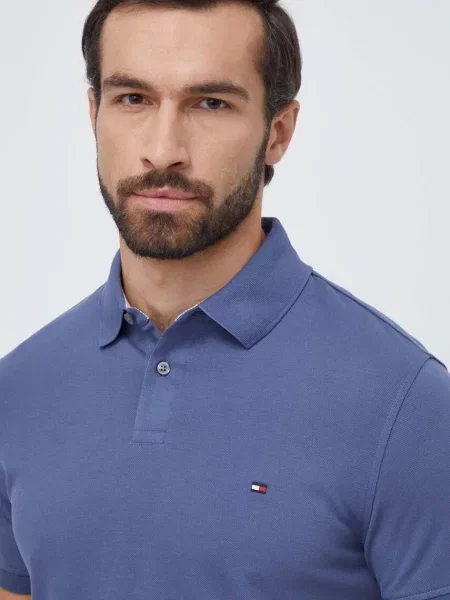 Тениска с яка Tommy Hilfiger с изчистен дизайн синьо