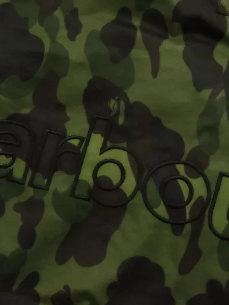 Geacă A Bathing Ape® cu glugă cu model camuflaj verde