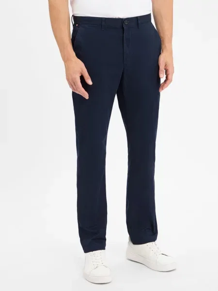 Chinosy o kroju regular fit z mieszanki bawełny model ‘DENTON’ Tommy Hilfiger niebieskie