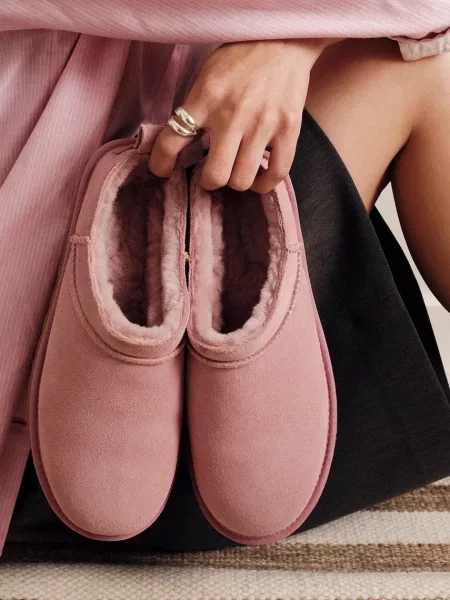 UGG пантофи дамски от велур W Classic Micro розово