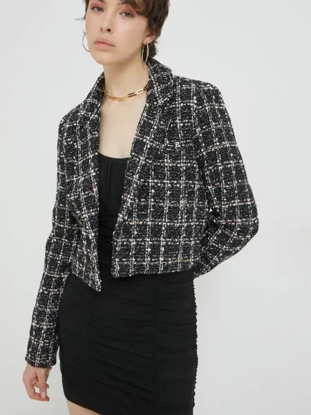 Suknjič s primesjo volne Abercrombie & Fitch črna