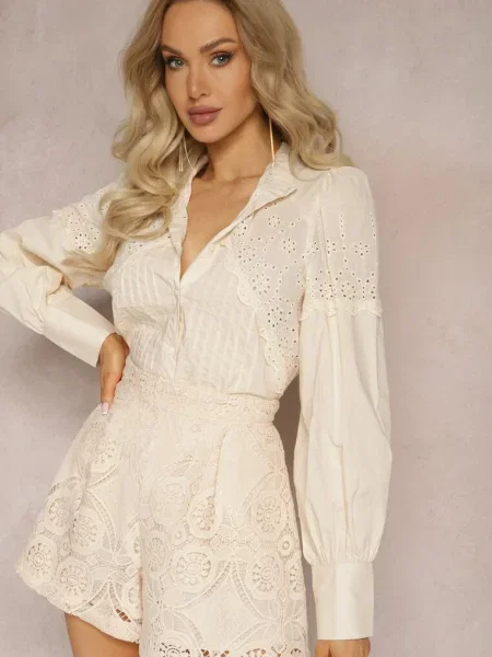 Koszula w Stylu Retro ze Stójką Ozdobiona Ażurowymi Wstawkami Hesllema beżowa