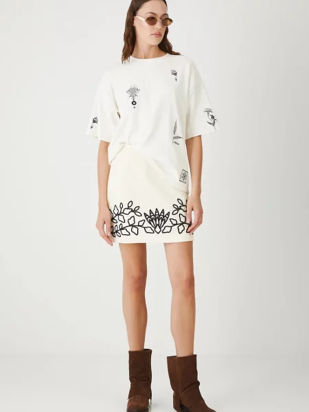 Medicine spódnica mini prosta beżowy